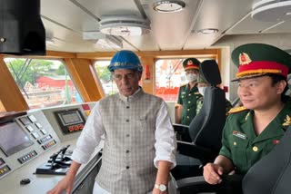 राजनाथ ने वियतनाम को 12 तटरक्षक नौकाएं सौंपी