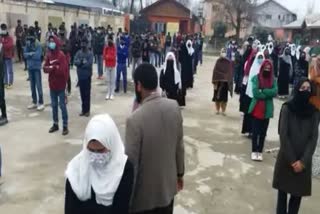 : کشمیر کے اسکولوں میں مہلوک استانی رجنی بالا کی یاد میں دو منٹوں کی خاموشی اختیار کی گئی