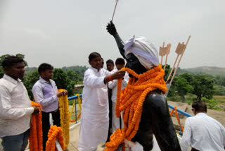 Arjun Munda pays tribute to Birsa Munda