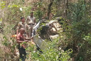 Alto car fell into ditch in mandi