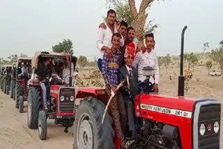 farmer son procession on 51 tractors  farmer son procession in barmer  procession on tractors in Barmer  Rajasthan hindi news  etv bharat Rajasthan news  Farmer marriage procession on 51 tractors in Barmer  ബാര്‍മര്‍ ട്രാക്‌ടര്‍ യാത്ര  ട്രാക്‌ടര്‍ വിവാഹയാത്ര  രാജസ്ഥാന്‍ ട്രാക്‌ടര്‍ വിവാഹയാത്ര