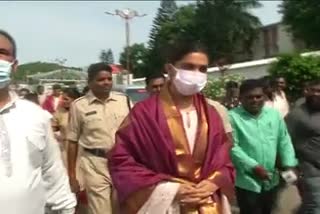 Deepika padukune visit Thirupathi Balaji Temple