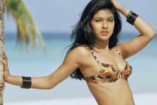 Priyanka chopra shared her 22 years old bikini picture see