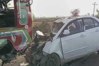 Accident Case in Atkot : કાર-ટ્રક વચ્ચે અકસ્માત સર્જાતા લોકો દારૂની બોટલ લઈને ભાગ્યા