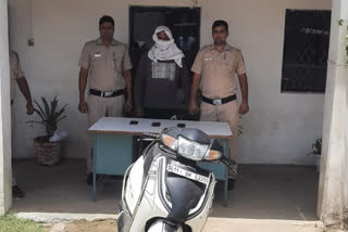 mobile snatcher arrested in delhi