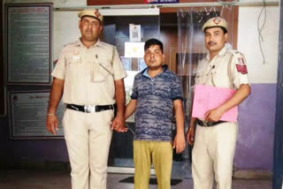 पुलिस की गिरफ्त में आरोपी