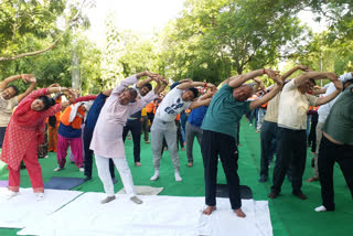 Union Ayush Minister practiced yoga
