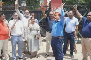 Private Teachers Association Udhampur and owners of private schools protest against the Principal of Government Girls High Secondary School