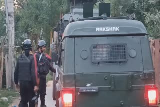 encounter in  drabgam pulwama, security forces on the job