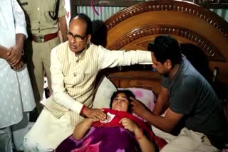 CM Shivraj met victim