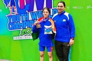 Youth World Championship  india  Akanksha Kishore Vyavare  Vijay Prajapati  आईडब्ल्यूएफ युवा विश्व भारोत्तोलन चैंपियनशिप  आकांक्षा किशोर व्यावरे  विजय प्रजापति  भारत