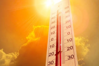 Hot day in Delhi as mercury soars to 43.9 degrees C
