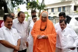 Suttur Swamiji Casted Their Votes