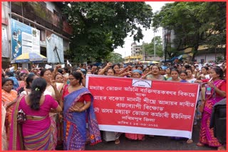 mid-day-meal-workers-protest-in-lakhimpur