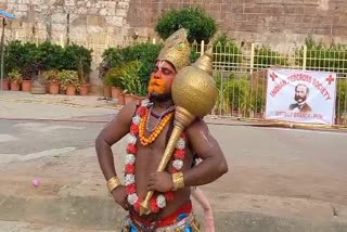 devotees dancing like lord hanuman on puri snana yatra