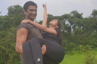 SSR death anniversary,Rhea Chakraborty on ssr death anniversary,rhea post on ssr death anniversary,sushant singh rajput death anniversary,sushant singh rajput,ಬಾಲಿವುಡ್ ನಟ ಸುಶಾಂತ್ ಸಿಂಗ್,2ನೇ ವರ್ಷದ ಪುಣ್ಯಸ್ಮರಣೆ,ಸುಶಾಂತ್ ಜೊತೆಗಿನ ರೊಮ್ಯಾಂಟಿಕ್ ಫೋಟೋ ಹಂಚಿಕೊಂಡ ರಿಯಾ,ರಿಯಾ ಚಕ್ರವರ್ತಿ ರಿಲೇಶನ್​ಶಿಪ್​