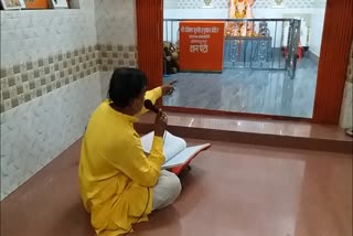 Hanuman listens to the discourse of the priest!