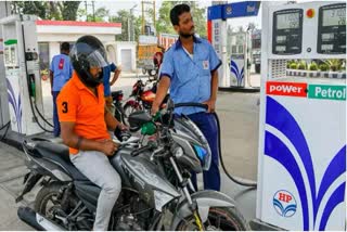 petrol diesel crisis in indian states  increased price of crude oil in international market  increased vat in indian states  petrol diesel crisis in india  ഇന്ത്യയില്‍ പെട്രോള്‍ ഡീസല്‍ വിതരണം പ്രതിസന്ധിയില്‍  ഇന്ത്യയില്‍ ഇന്ധനക്ഷാമം  അന്താരാഷ്ട്ര വിപണിയിലെ ക്രൂഡ് ഓയില്‍ വില  ഡോളറിന്‍റെ മൂല്യം