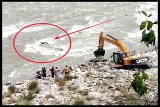 Dumper fell in Sutlej river