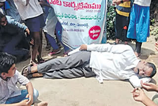 Innovative protest by the headmaster in Pulkal