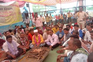 Protest of part time school sanitation workers in Chhattisgarh