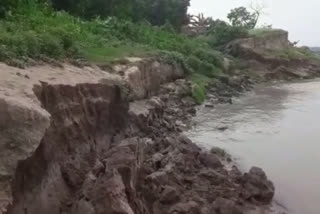 50 families of Raghunathganj panicked for River Erosion