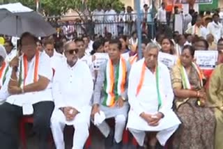 Congress leaders protest in Raipur