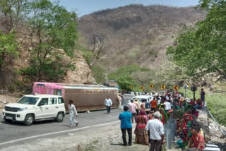 Bus overturned in Pali, several injured