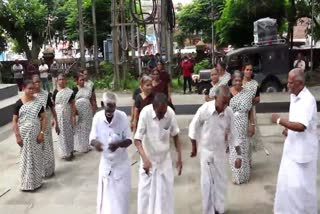 Knr3-kl-flashmob-7211098  A flash mob of the elderly was held in Kannur  പ്രായം മറന്ന ചുവടുകള്‍  കണ്ണൂരില്‍ വയോജനങ്ങളുടെ ഫ്ലാഷ്‌ മോബ്  വയോജനങ്ങളുടെ ഫ്ലാഷ് മോബ്  ഫ്ലാഷ്‌ മോബ്