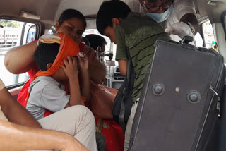 Many passengers injured due to stone pelting