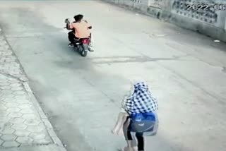 Bike riders snatch mobile from girl in Indore