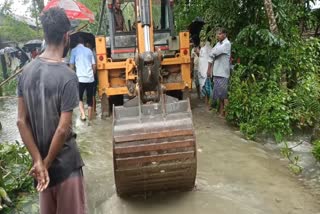 কলগাছিয়াত ৰাজহুৱা পথ কাটি কৃত্ৰিম বান ৰোধৰ চেষ্টা