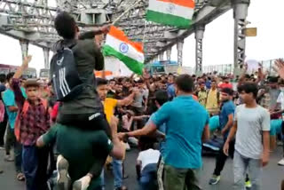 Agneepath Scheme Protest Howrah Bridge Block by Protestors