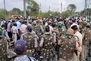 Agnipath scheme protest : ઈન્દોરના વિદ્યાર્થીઓએ લક્ષ્મીબાઈ રેલવે સ્ટેશન પર ટ્રેન રોકીને કર્યો ઉગ્ર વિરોધ