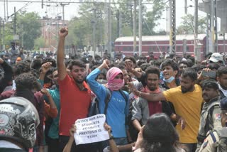Student bodies call for bandh in Bihar over 'Agnipath' scheme  RJD extends support  അഗ്‌നിപഥ് പ്രക്ഷോഭം  ബിഹാറില്‍ നാളെ ബന്ദ്  അഗ്‌നിപഥ് പദ്ധതി പിന്‍വലിക്കണമെന്നാവശ്യപ്പെട്ട് രാജ്യമൊട്ടാകെ വന്‍ പ്രതിഷേധം  Agnipath scheme  Student bodies call for bandh in Bihar over  RJD extends support to students bandh  ബിഹാറില്‍ നാളെ ബന്ദ്