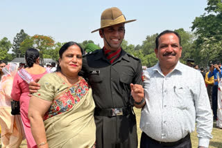Umesh of Naina Devi became lieutenant in army