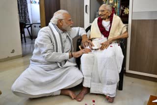 PM Modi writes blog dedicated to his mother