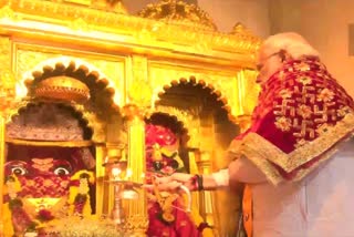 Modi worships in Kalika Mata Temple