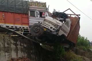 truck and canter accident in laksar
