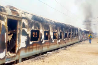 Police have found a pattern in the protests in Bihar and Telangana where trains were set on fire by protesters following calls from protests by military & competitive exam aspirants through Whatsapp groups. The role of these coaching centres are under the scanner.