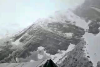 Fresh snowfall occurred at Amarnath cave