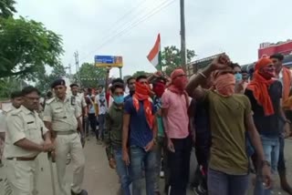 Agnipath scheme protest in Sahibganj Students blocked station road