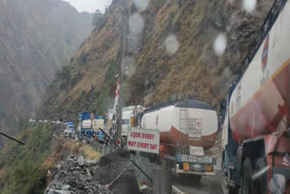 Fresh landslide blocks Jammu-Srinagar National Highway amid rainfall