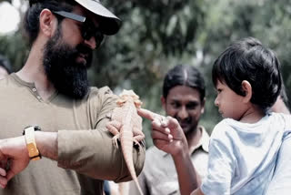 rocking-star-yash-visited-zoo-with-family