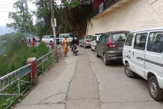 vehicle parking in Mussoorie