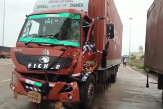Truck hit tractor trolly in Shivpuri