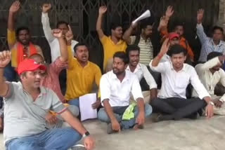 Health workers on strike in Dhanbad demanding salary arrears