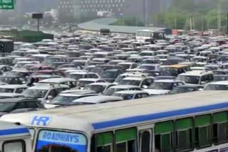 Bharat Bandh over Agnipath  traffic jams across Delhi NCR  Trains cancelled in New delhi  Protest over Agnipath recruitment scheme  Agnipath recruitment scheme against Protest  ಅಗ್ನಿಪಥ್​ ಯೋಜನೆ ವಿರೋಧಿಸಿ ಭಾರತ್​ ಬಂದ್​ ದೆಹಲಿಯಲ್ಲಿ ಟ್ರಾಫಿಕ್​ ಜಾಮ್​ ದೆಹಲಿಯಲ್ಲಿ ಟ್ರೈನ್​ ರದ್ದು  ಅಗ್ನಿಪಥ್​ ಯೋಜನೆ ವಿರೋಧಿಸಿ ಪ್ರತಿಭಟನೆ