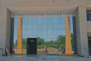 Kutch University : ખાલી પડેલી બેઠકો માટે અનેક વાર રજૂઆત છતાં કોઈ ધ્યાન નથી દેતું, કેમ?