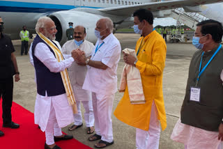 Prime Minister Narendra Modi arrived,Karnataka Bengaluru News,PM Modi arrives in Bengaluru,Bengaluru Ring Road project,ಬೆಂಗಳೂರಿಗೆ ಆಗಮಿಸಿದ ಮೋದಿ,ಪ್ರಧಾನಿ ನರೇಂದ್ರ ಮೋದಿ ಕರ್ನಾಟಕ ಪ್ರವಾಸ,ಪ್ರಧಾನಿ ಕಾರ್ಯಕ್ರಮಗಳ ವಿವರ,ಪ್ರಧಾನಿ ನರೇಂದ್ರ ಮೋದಿ ಬೆಂಗಳೂರು ಪ್ರವಾಸ